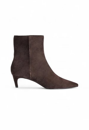 Stövletter - dk brown
