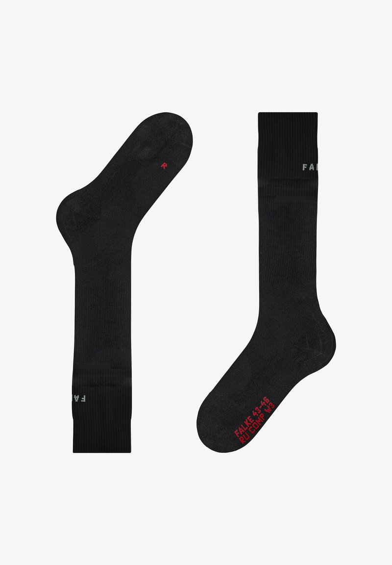 Schwarze Socken mit glatter Textur, verstärkter Spitze und Ferse, vertikalen Rippen sowie in Rot gedruckten Größen- und Markendetails.