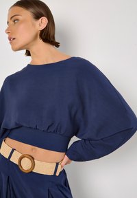 Apricot CROP BATWING OPEN BACK - Blouse - navy