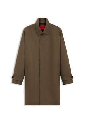 Cappotto esterno marrone con taglio dritto, dotato di chiusura a bottoni, due tasche laterali e un'etichetta interna rossa. Tessuto liscio, colletto strutturato.