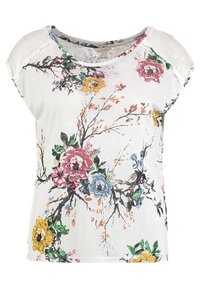 Biała koszulka z krótkim rękawem z kolorowym kwiatowym nadrukiem w odcieniach różu, niebieskiego i żółtego, z teksturowanymi akcentami na ramionach oraz okrągłym dekoltem.
