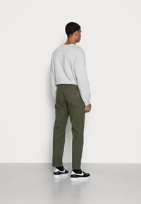 Levi's® Chinos - mossy green