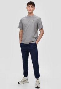 QS T-Shirt print - taubengrau