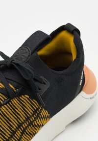 Nike Performance FREE RN FK NEXT NATURE - Apavi skriešanai pa asfaltu - bronzine/black/amber brown/sea glass/olive aura