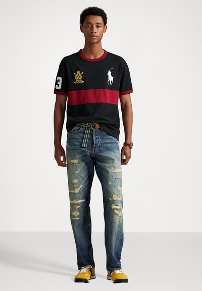 Polo Ralph Lauren CUSTOM SLIM FIT 20TH ANNIVERSARY T-SHIRT - Potiskana majica - black/holiday red