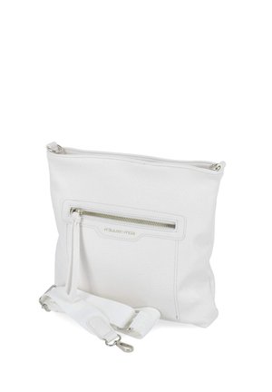 Sac banane en cuir blanc avec poche zippée à l'avant et une bandoulière ajustable détachable, ferrures argentées et design minimaliste.
