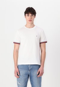 Tommy Hilfiger - Basic T-shirt - white Thumbnail Image 1