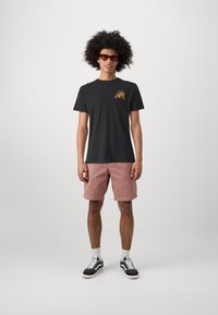 Santa Cruz SALBA TIGER REDUX UNISEX - Potiskana majica - black