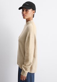 Marc O'Polo DENIM MOCK NECK - Pulover - medium beige melange