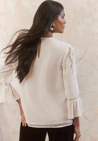 Love & Roses EMBELLISHED CREW NECK FLUTE SLEEVE PETITE - Blúz - ivory white