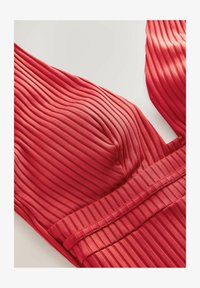 Sélectionné, red rib