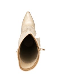 Metallisk guld ankle boot med spetsig tå, med en texturerad ovandel, mjuka draperingar och en sidodragkedja för stängning.