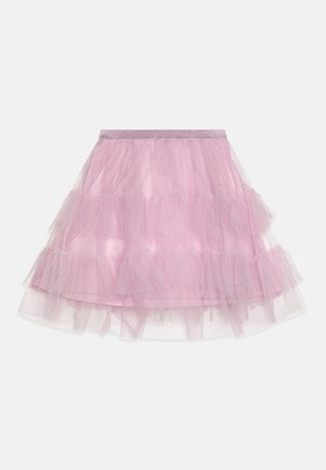 Rosa, geschichteter Tüllrock mit glitzerndem elastischem Bund, der mehrere geraffte Schichten für zusätzliche Textur und Volumen aufweist.