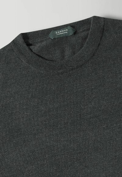 Dunkelgrauer Rundhalsausschnitt-Pullover aus glattem Strickstoff. Verfügt über einen gerippten Kragen und ein Etikett mit dem Markennamen "Zanone".