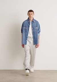 Thumbnail Image 2