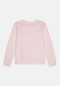 Rosa langermet hettegenser med rund hals, ribbestrikkede mansjetter og hem. Glatt, lett stoff uten synlige mønstre eller accenter.