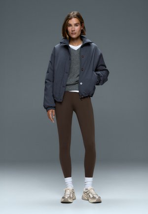 OYSHO, COMFORTLUX ANKLE-LENGTH LEGGINGS 31320226 - Leggings - dark brown