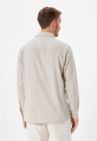 Koton Vapaa-ajan kauluspaita - beige