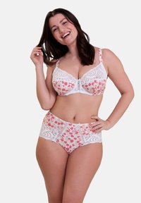 Set di bralette con pizzo e slip a vita alta in stampa floreale con colori rosa e bianchi, caratterizzato da tessuti strutturati e dettagli intricati.