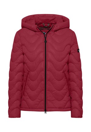 Rood gewatteerde pufferjack met capuchon, voorzien van een ritssluiting aan de voorkant, zijzakken en een golvend stikpatroon. Zwarte ritssluiting en logo-detail.