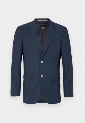 Tamsiai mėlynas švarkas, pagamintas iš tekstūruotos medžiagos, su tinklelio raštu, dviem mygtukais ir kišenėmis. Vidus išklotas subtiliu raštuotu audiniu.