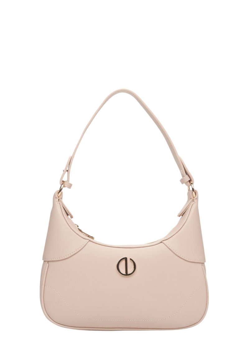 Beżowa torebka z faux skóry o zaokrąglonym kształcie, z falistym wierzchem i złotym okrągłym logo. Posiada pojedynczy pasek na ramię i gładką fakturę.