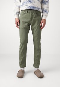 Levi's® 502™ TAPER - Traperice suženog kroja - four leaf clover