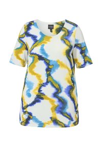 Kurzarmoberteil in Weiß mit einem Batikmuster, das blaue, gelbe und schwarze Wirbel zeigt; runder Halsausschnitt und weicher Stoff. 