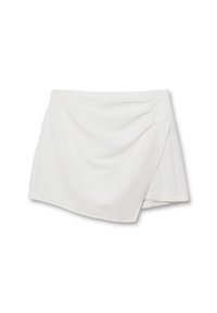 Falda blanca estilo envolvente hecha de tejido texturizado, que presenta suaves pliegues y un dobladillo limpio. Diseño ligero y transpirable para mayor comodidad.
