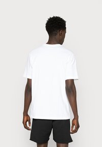Jordan JORDAN AIR TEE - T-shirt con stampa - white/black/gym red