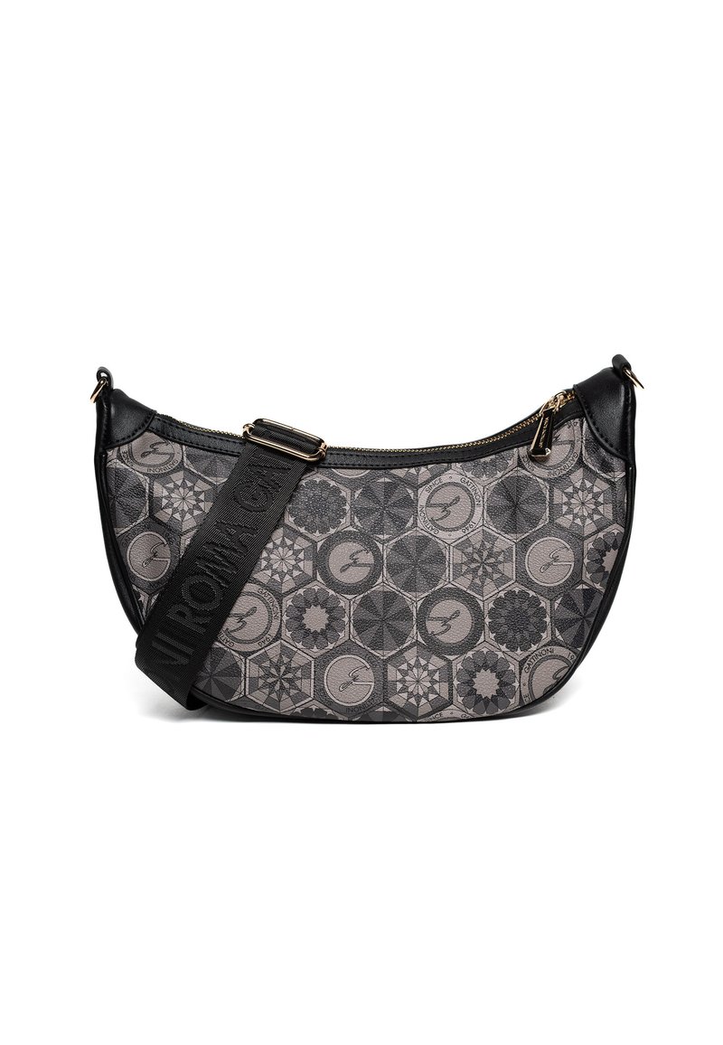 Borsa a tracolla con corpo in tessuto grigio a motivo, accenti in pelle nera, chiusura con cerniera e tracolla spessa regolabile con testo impresso.