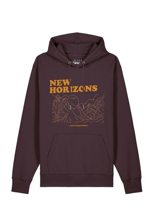 Dunkellila Hoodie mit Fronttasche, mit Berg- und Wanderer-Silhouette und Text "New Horizons ...are everywhere" in Orange und Beige.