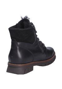 Schwarze Leder-Stiefelette mit einem Wildlederbund, seitlichem Reißverschluss und strukturiertem Gummisohle. Verfügt über eine fellähnliche Verzierung entlang der oberen Kante.