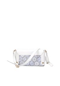 Borsa a tracolla in pelle bianca con motivo geometrico, accenti in metallo dorato e tracolla rimovibile; design con chiusura a patta per un accesso sicuro.