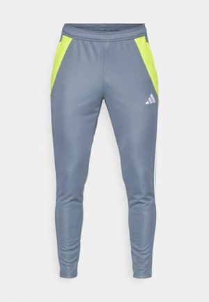 Graue Sporthosen mit neonfarbigen gelben Seitenpanelen, elastischem Bund, tailliertem Schnitt und einem reflektierenden Logo auf der Vorderseite.