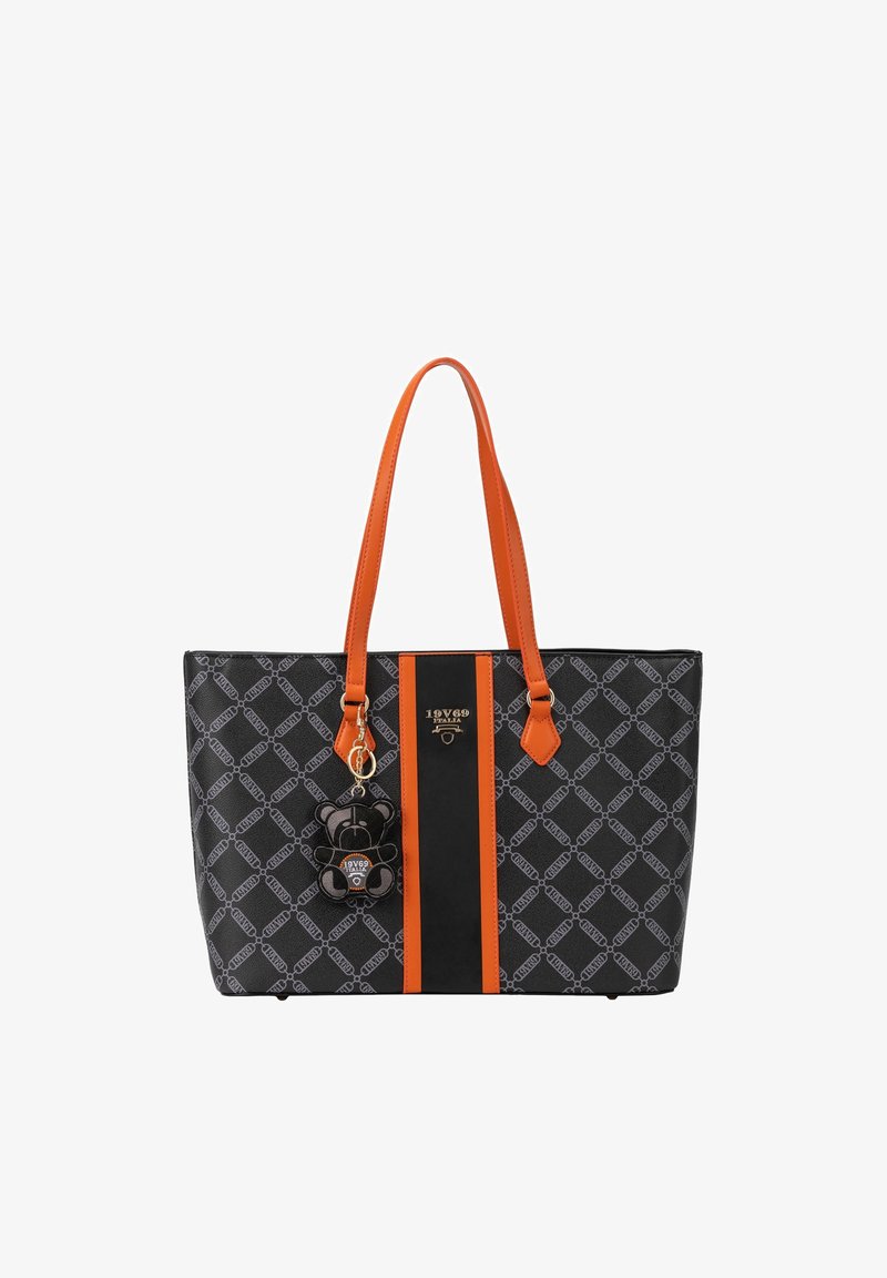 Zwarte tote bag met oranje accenten, voorzien van een patroonontwerp, twee schouderbanden en een sleutelhanger in de vorm van een beer.