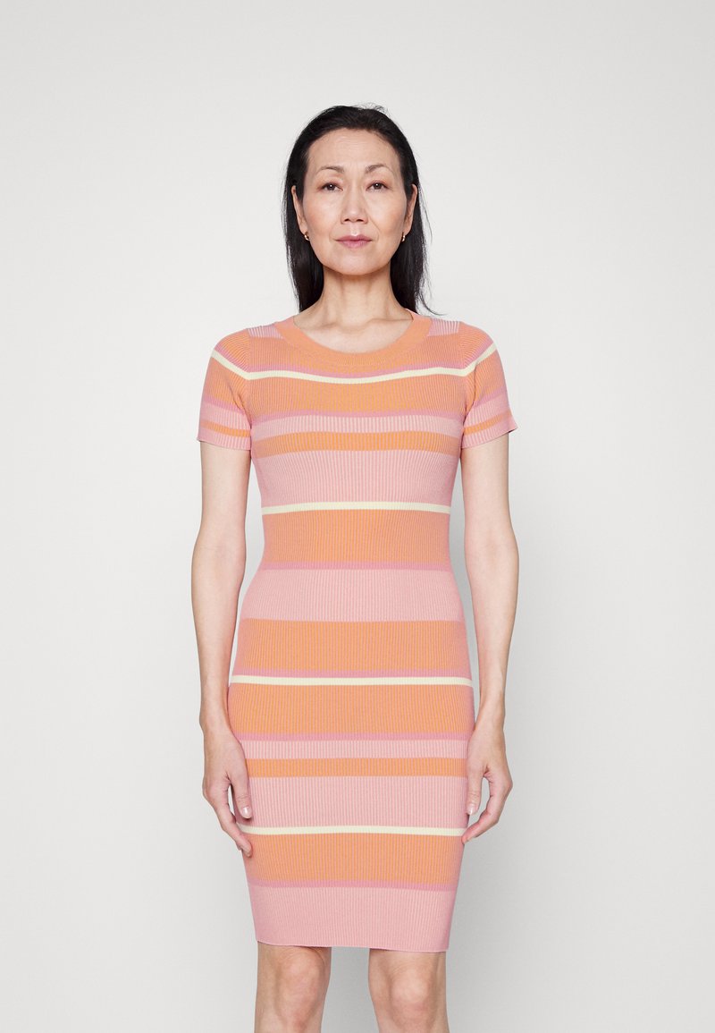 Guess ELIANE DRESS Jumper dress apricot juice/apricot Zalando.co.uk