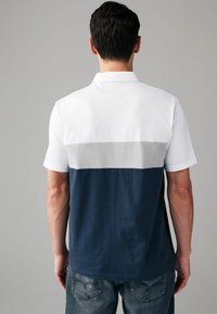 Next CHEST BLOCK STANDARD - Pikeepaita - grey white
