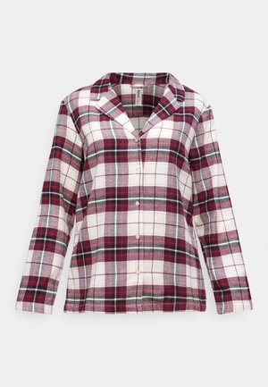 Camicia a maniche lunghe a scacchi in rosso, bianco e grigio; presenta un colletto, maniche lunghe e una vestibilità rilassata con una texture di tessuto morbido.