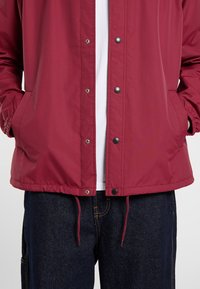 Dickies OAKPORT COACH - Summer jacket - tibetan red