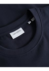Les Deux FIORE - Triko s potiskem - dark blue