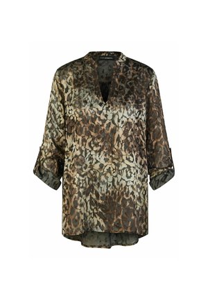 Blouse met lange mouwen, omgeslagen manchetten, V-hals en bruin- groene en beige luipaardprint op een lichte stof.