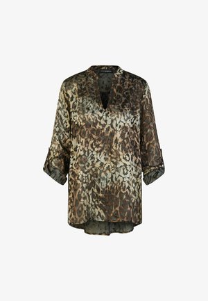 Blouse met lange mouwen, omgeslagen manchetten, V-hals en bruin- groene en beige luipaardprint op een lichte stof.