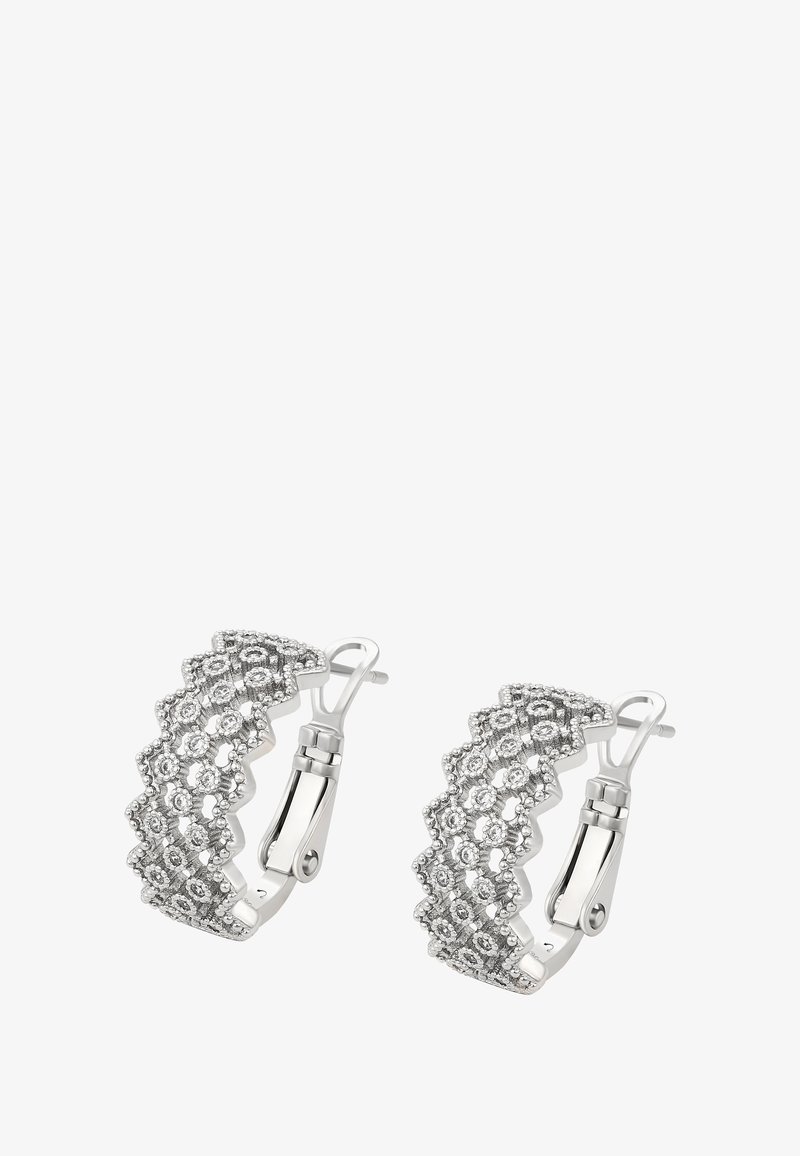 Sølv hoops øreringe med detaljeret blomsterudskæring og sikre låseklips.