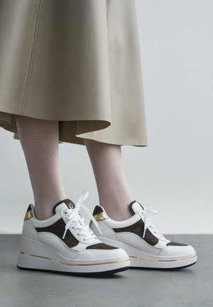 MICHAEL Michael Kors EMMY - Športni copati - brown