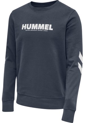 Navyblauwe sweatshirt met witte "HUMMEL" logo en tekst. Voorzien van lange mouwen, geribbelde nek en witte chevronpatronen op de mouwen.