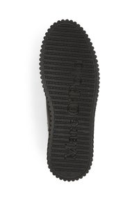 Semelle de chaussure en caoutchouc noir avec texture striée, logo "Marc O'Polo" en relief et bords en dents de scie, conçue pour l'adhérence et la durabilité.