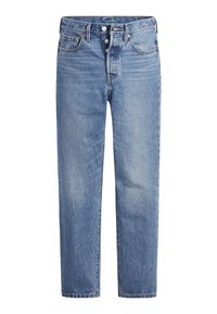 Jeans de mezclilla de un azul claro con un corte recto, diseño de cinco bolsillos y una bragueta de botones. La tela muestra una ligera textura desgastada.