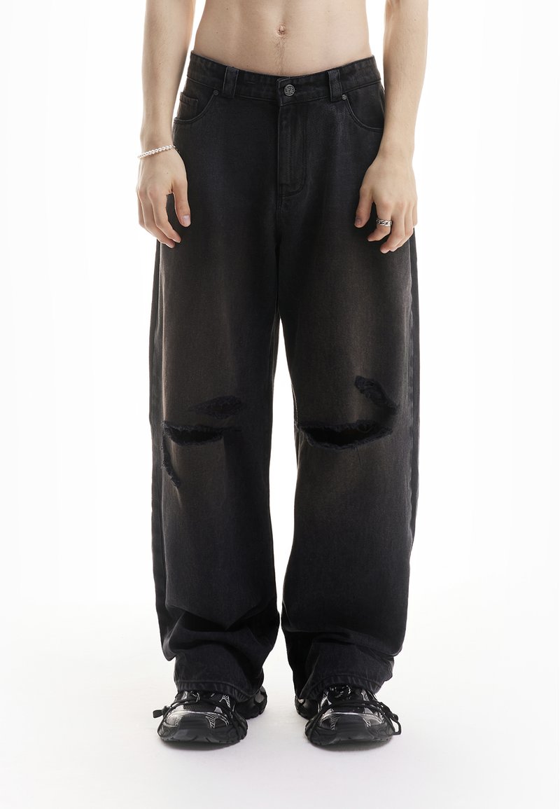 FAVELA HEAVY BAGGY DISTRESSED DIRT WASH UNISEX - Platūs džinsai - black washed