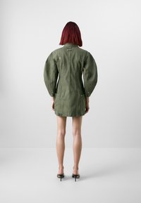 GAP GAP X CULT GAIA DOUBLE ZIP MINI DRESS - Obleka iz džinsa - olive night